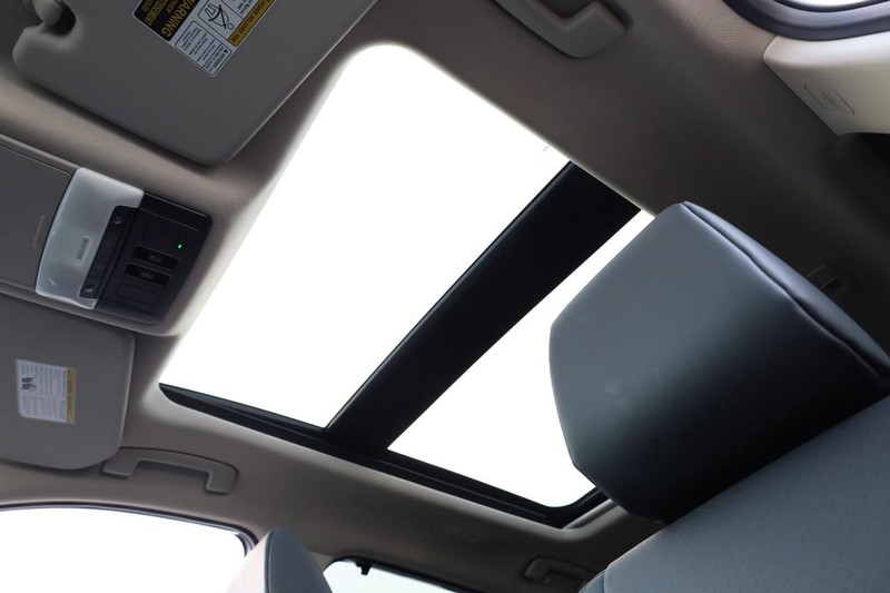 Nissan Rogue Vehicle Image 08