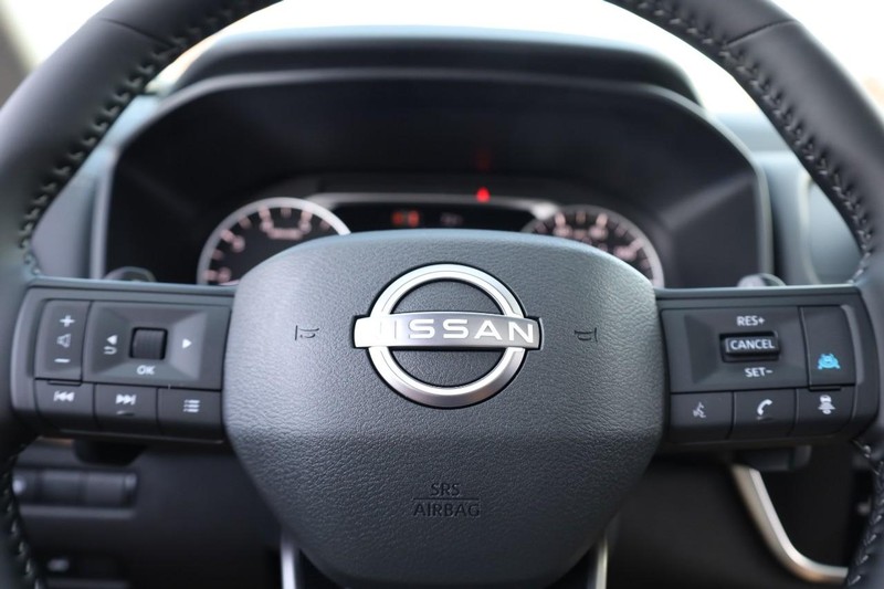 Nissan Rogue Vehicle Image 11