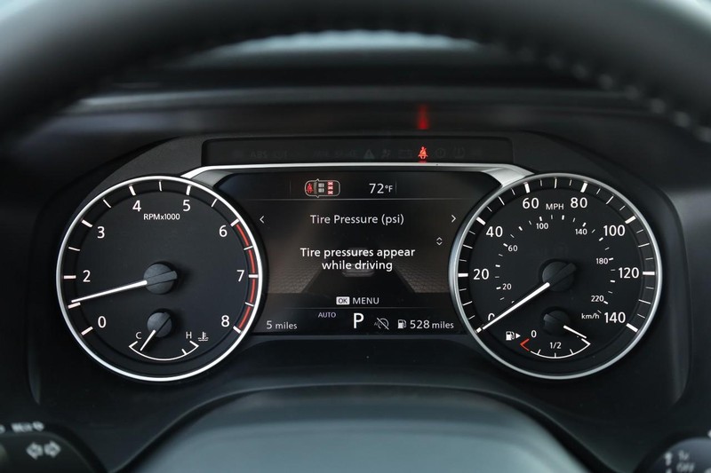 Nissan Rogue Vehicle Image 12