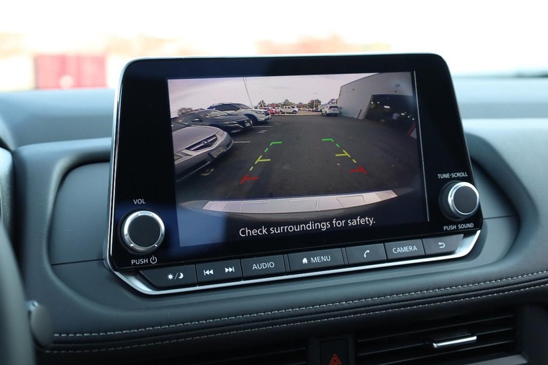 Nissan Rogue Vehicle Image 14