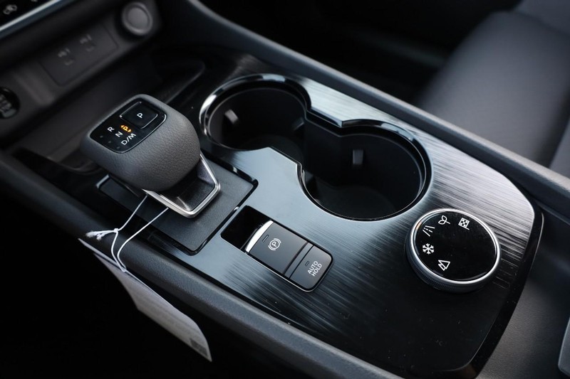 Nissan Rogue Vehicle Image 17