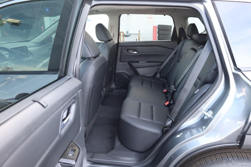 Nissan Rogue Vehicle Image 22