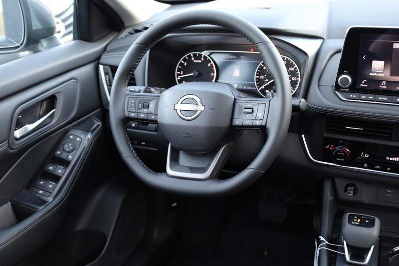 Nissan Rogue Vehicle Image 25