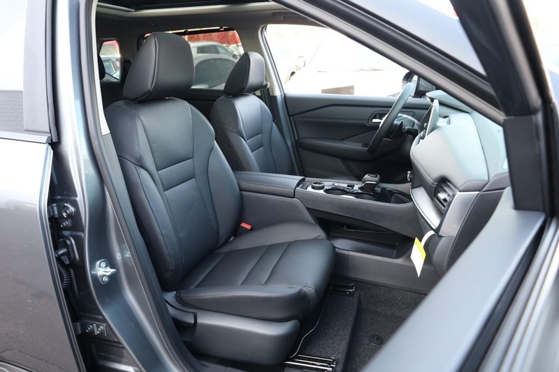 Nissan Rogue Vehicle Image 27