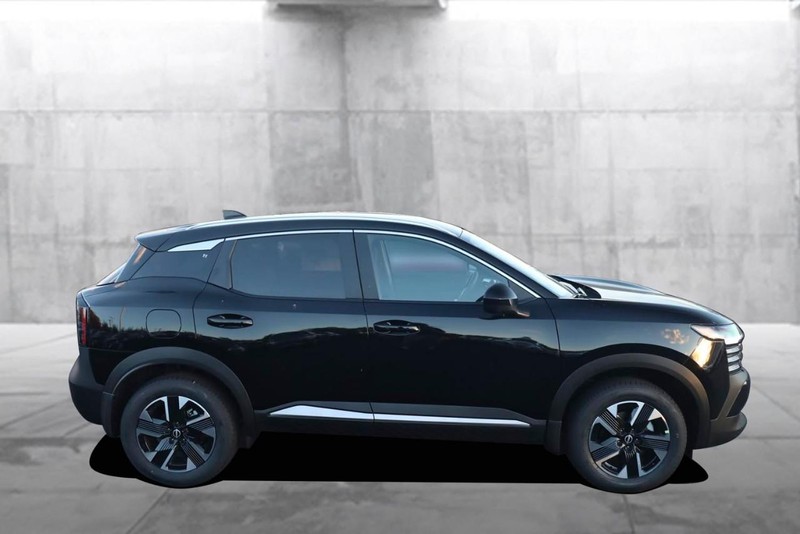 Nissan Kicks Vehicle Image 05