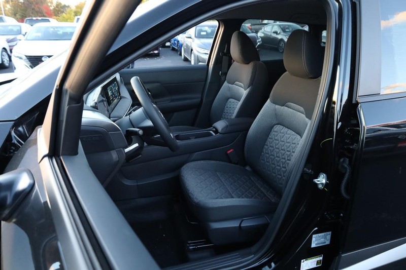 Nissan Kicks Vehicle Image 08