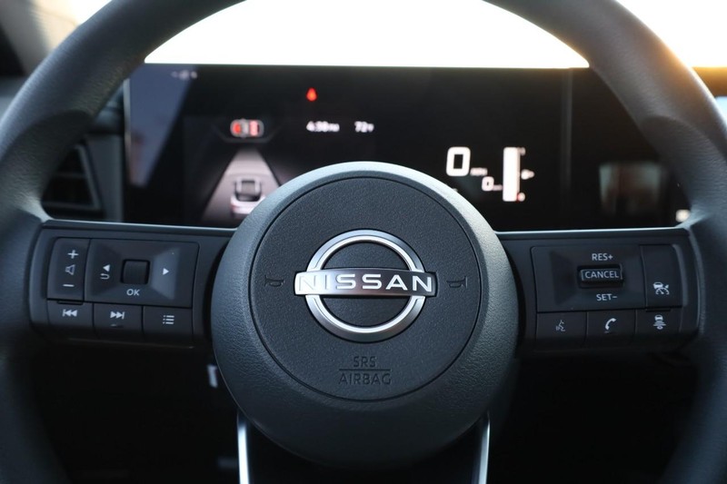 Nissan Kicks Vehicle Image 09