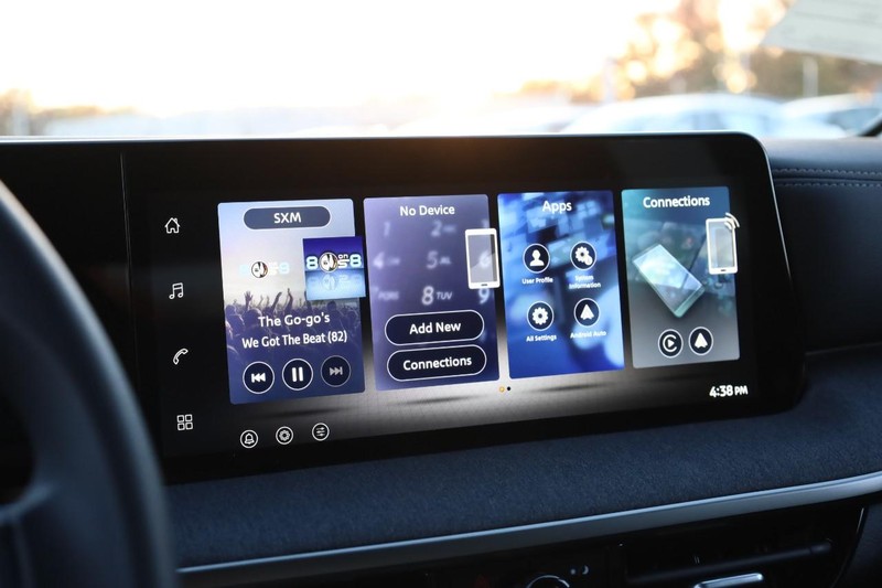 Nissan Kicks Vehicle Image 11