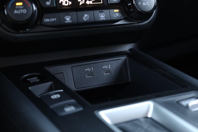 Nissan Kicks Vehicle Image 15