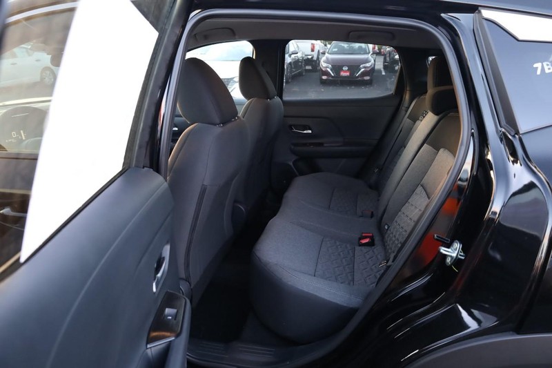 Nissan Kicks Vehicle Image 20