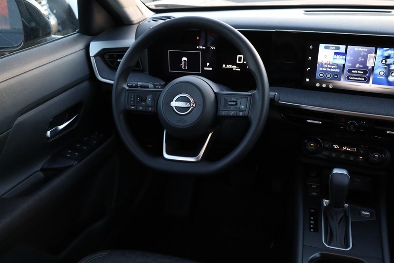 Nissan Kicks Vehicle Image 22