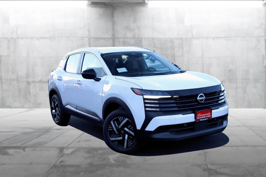 Nissan Kicks Vehicle Full-screen Gallery Image 2