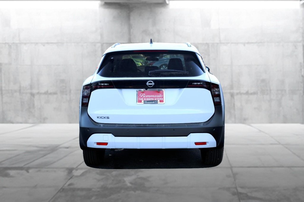 Nissan Kicks Vehicle Full-screen Gallery Image 6