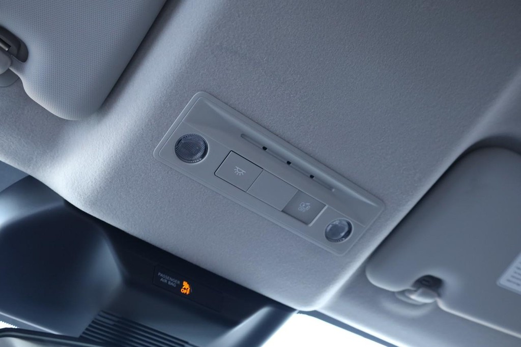 Nissan Kicks Vehicle Full-screen Gallery Image 17