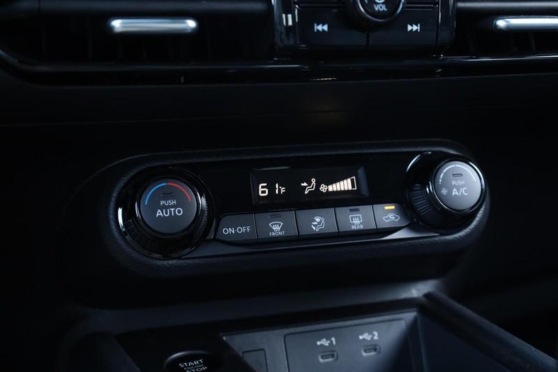 Nissan Kicks Vehicle Image 14