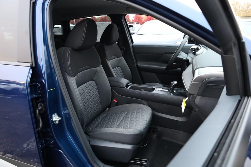 Nissan Kicks Vehicle Image 23