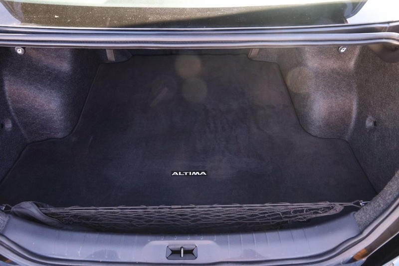 Nissan Altima Vehicle Image 07