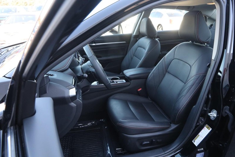 Nissan Altima Vehicle Image 09