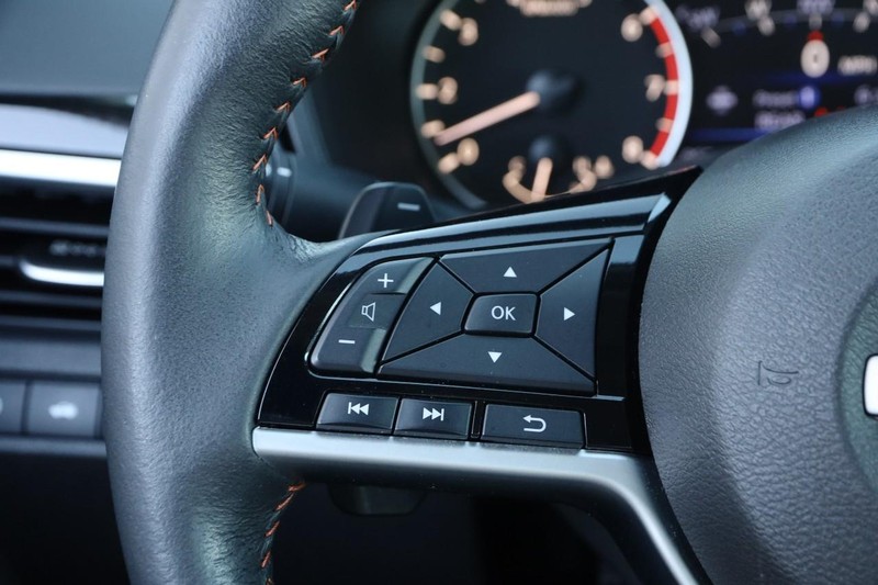 Nissan Altima Vehicle Image 12