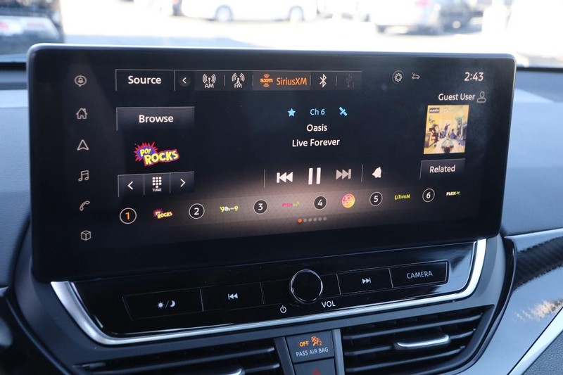 Nissan Altima Vehicle Image 16