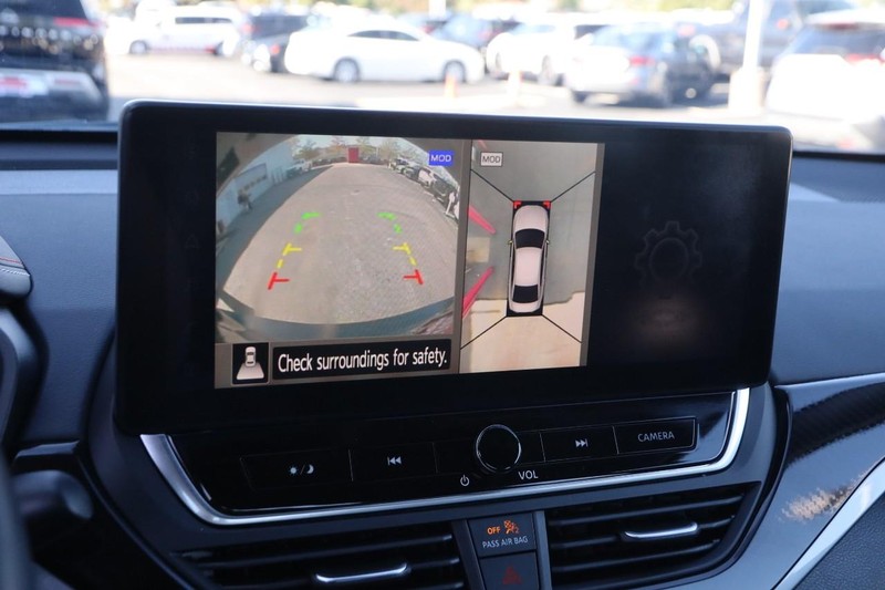 Nissan Altima Vehicle Image 17