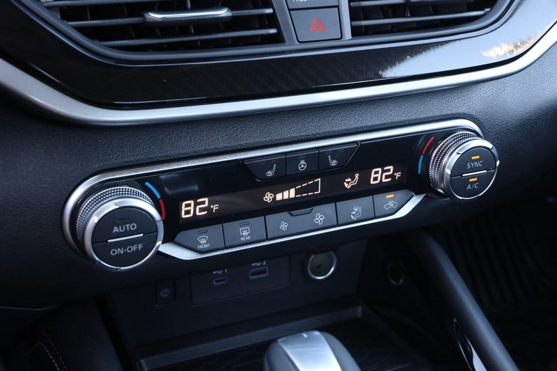 Nissan Altima Vehicle Image 18