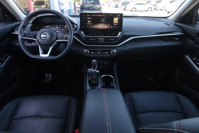 Nissan Altima Vehicle Image 20
