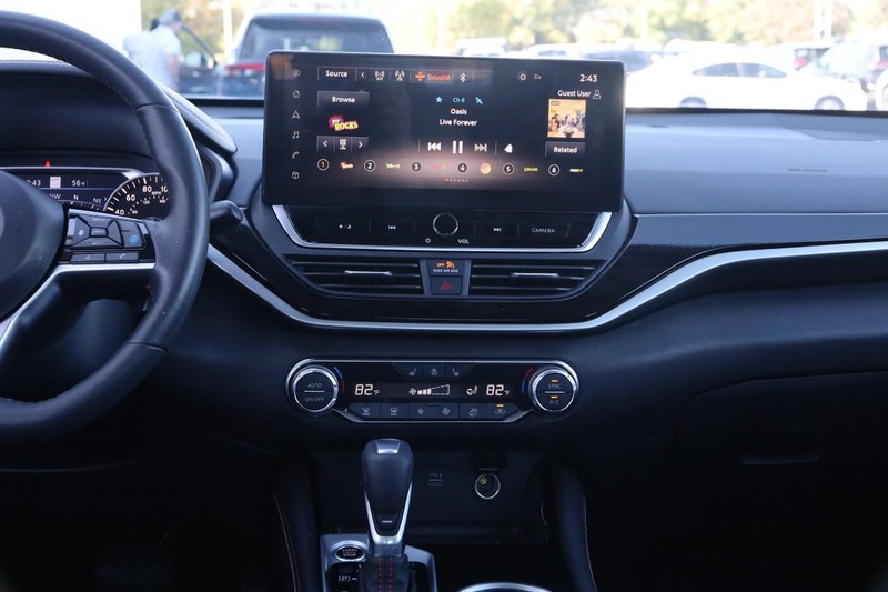 Nissan Altima Vehicle Image 23