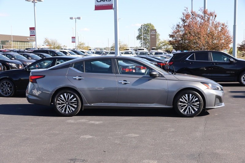 Nissan Altima Vehicle Image 05