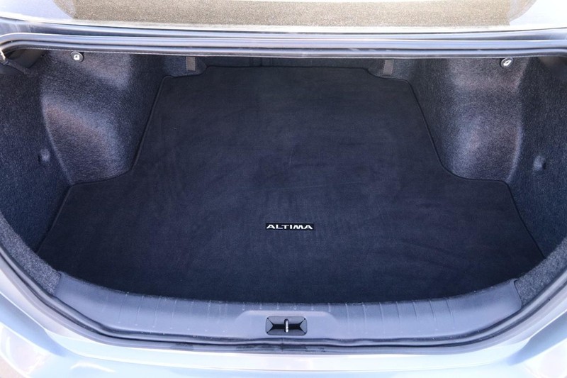 Nissan Altima Vehicle Image 07