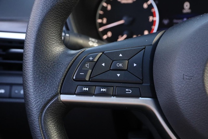 Nissan Altima Vehicle Image 11