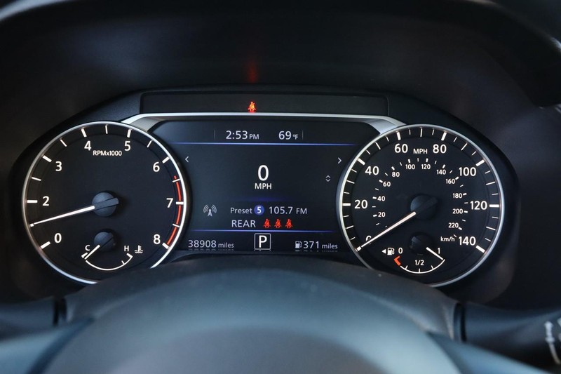 Nissan Altima Vehicle Image 13