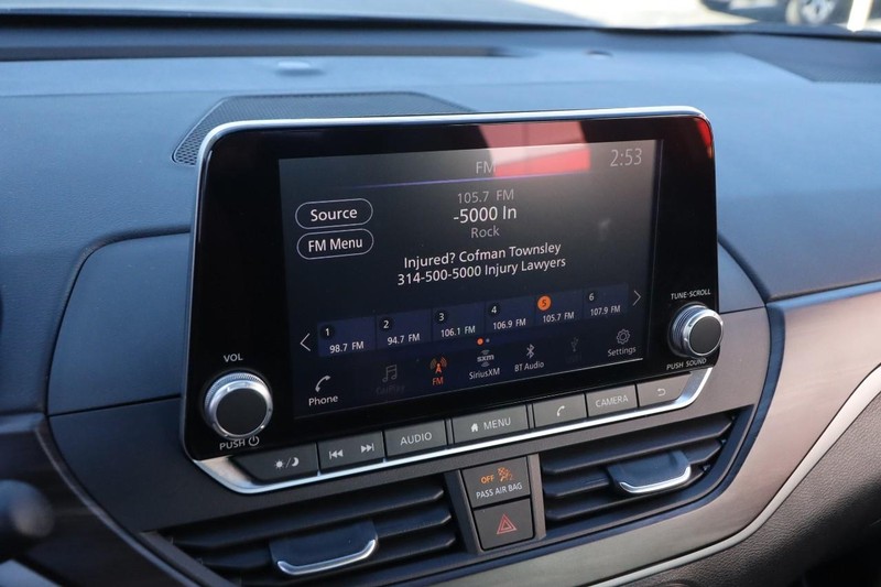 Nissan Altima Vehicle Image 14