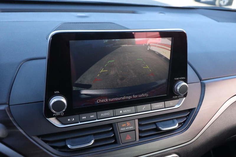 Nissan Altima Vehicle Image 15