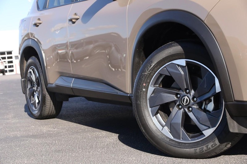 Nissan Rogue Vehicle Image 03