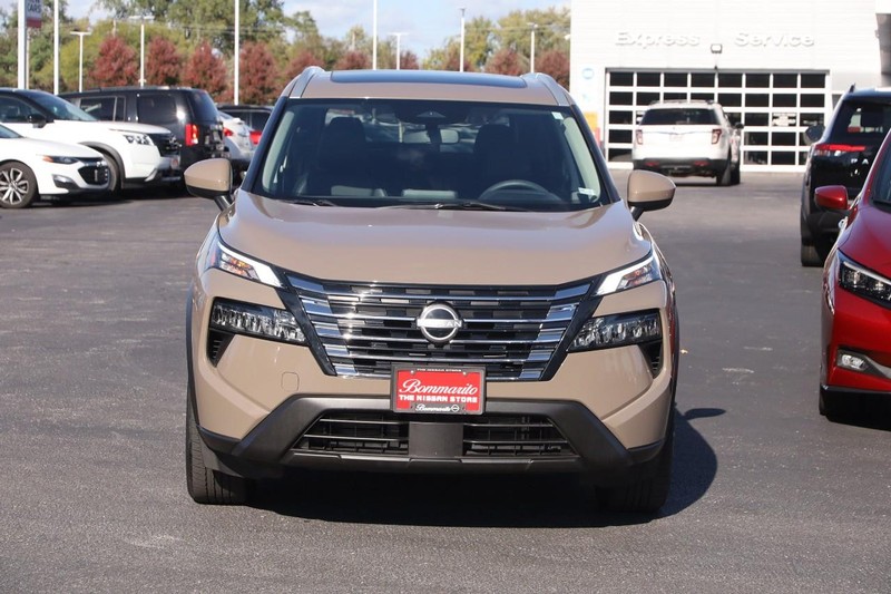 Nissan Rogue Vehicle Image 04