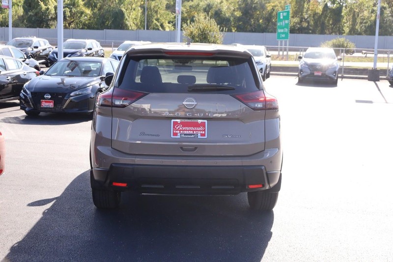 Nissan Rogue Vehicle Image 06