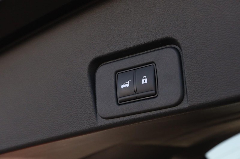 Nissan Rogue Vehicle Image 08