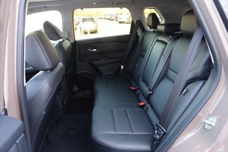Nissan Rogue Vehicle Image 10