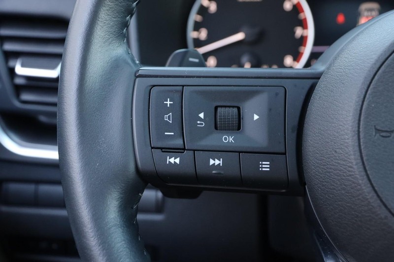 Nissan Rogue Vehicle Image 12
