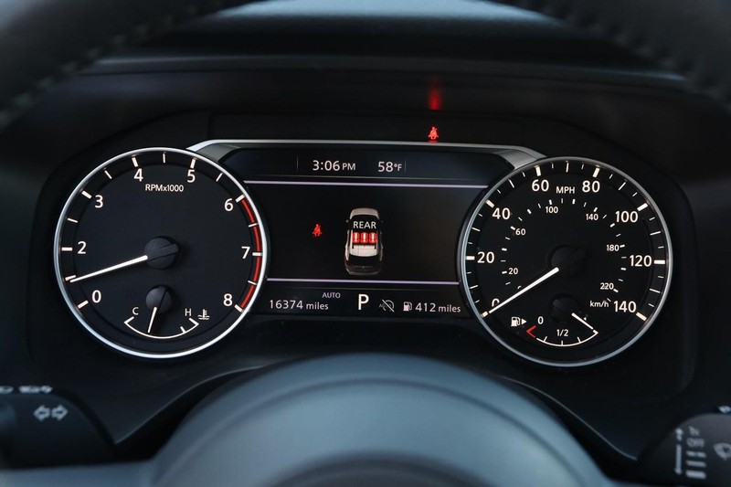 Nissan Rogue Vehicle Image 14