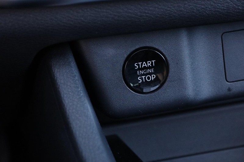 Nissan Rogue Vehicle Image 15