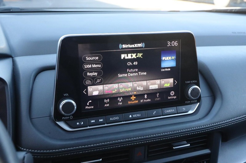 Nissan Rogue Vehicle Image 16