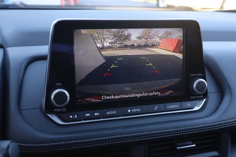 Nissan Rogue Vehicle Image 17