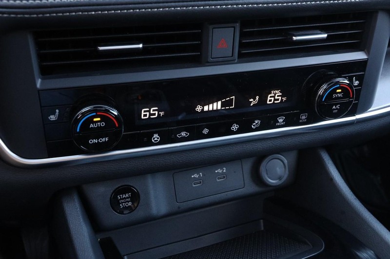 Nissan Rogue Vehicle Image 18