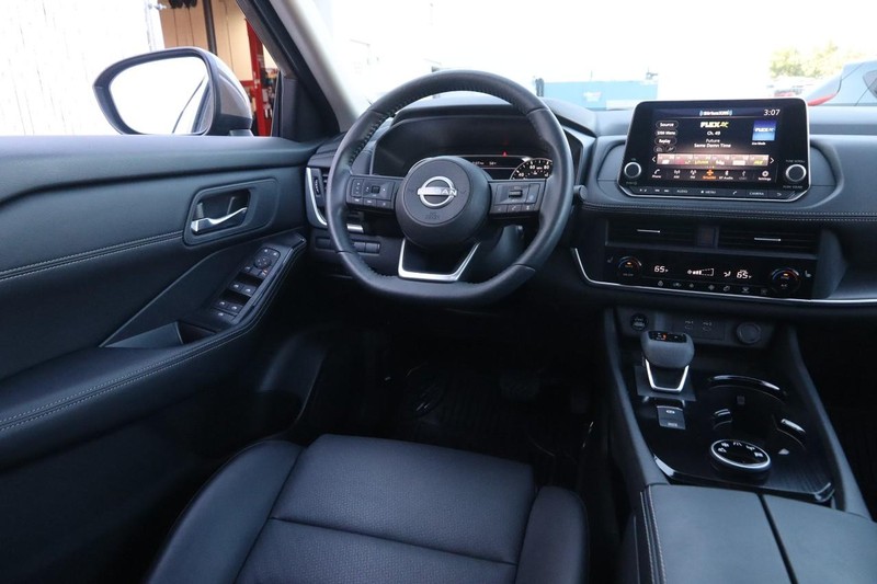 Nissan Rogue Vehicle Image 23