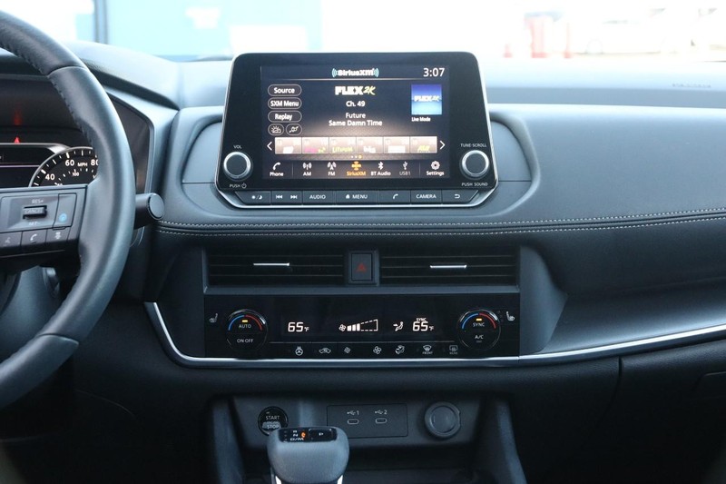 Nissan Rogue Vehicle Image 25