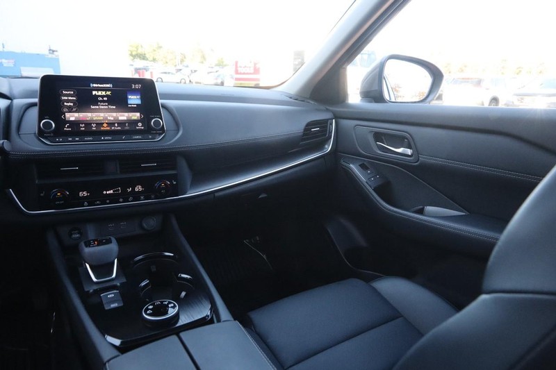 Nissan Rogue Vehicle Image 26