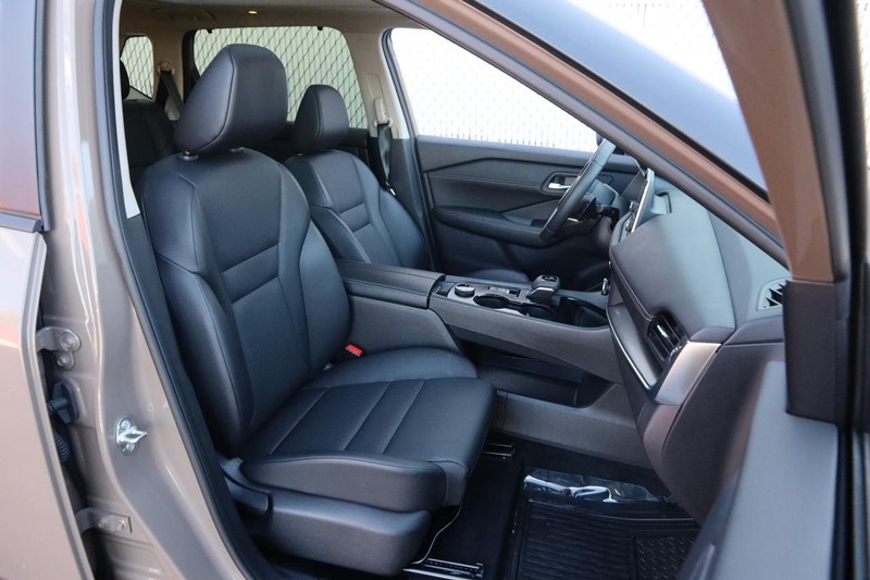 Nissan Rogue Vehicle Image 27