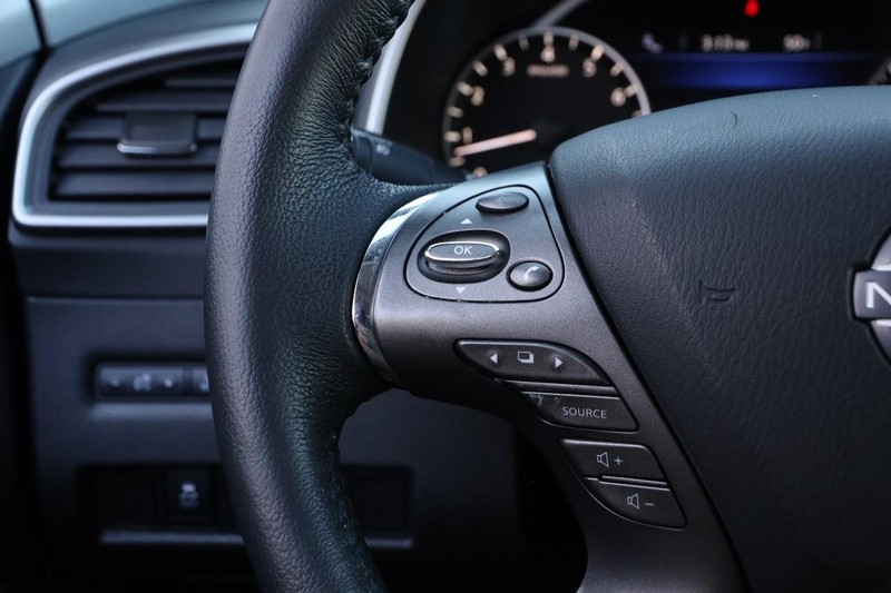 Nissan Murano Vehicle Image 11